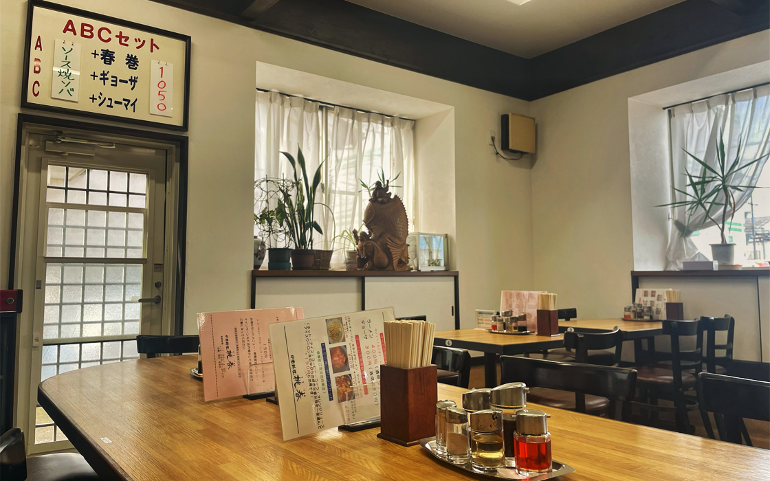 中国料理 桃春の店内
